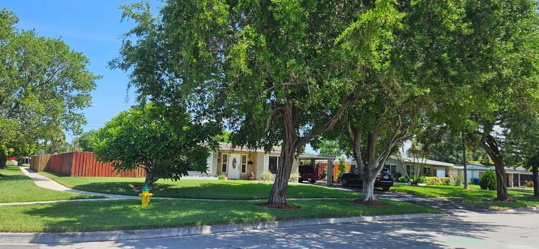 Photo of 1120 E River Drive