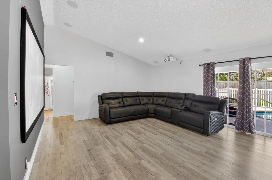 Photo of 19131 Fairlawn Way