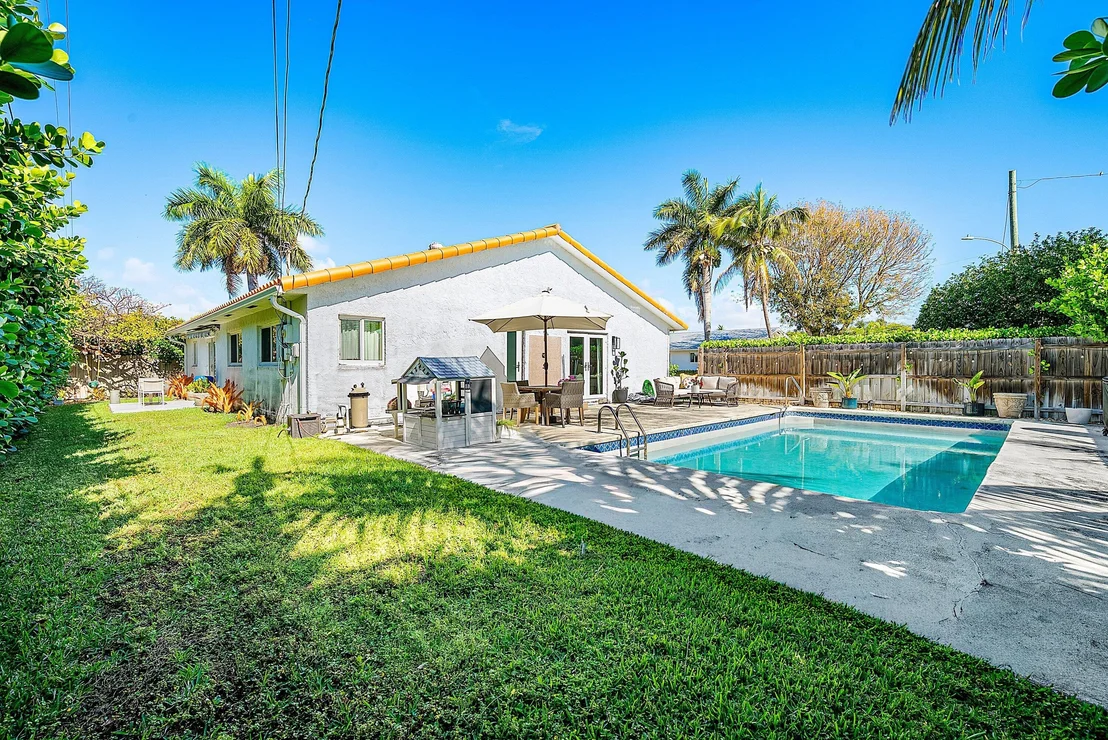 Photo of 804 South Road
