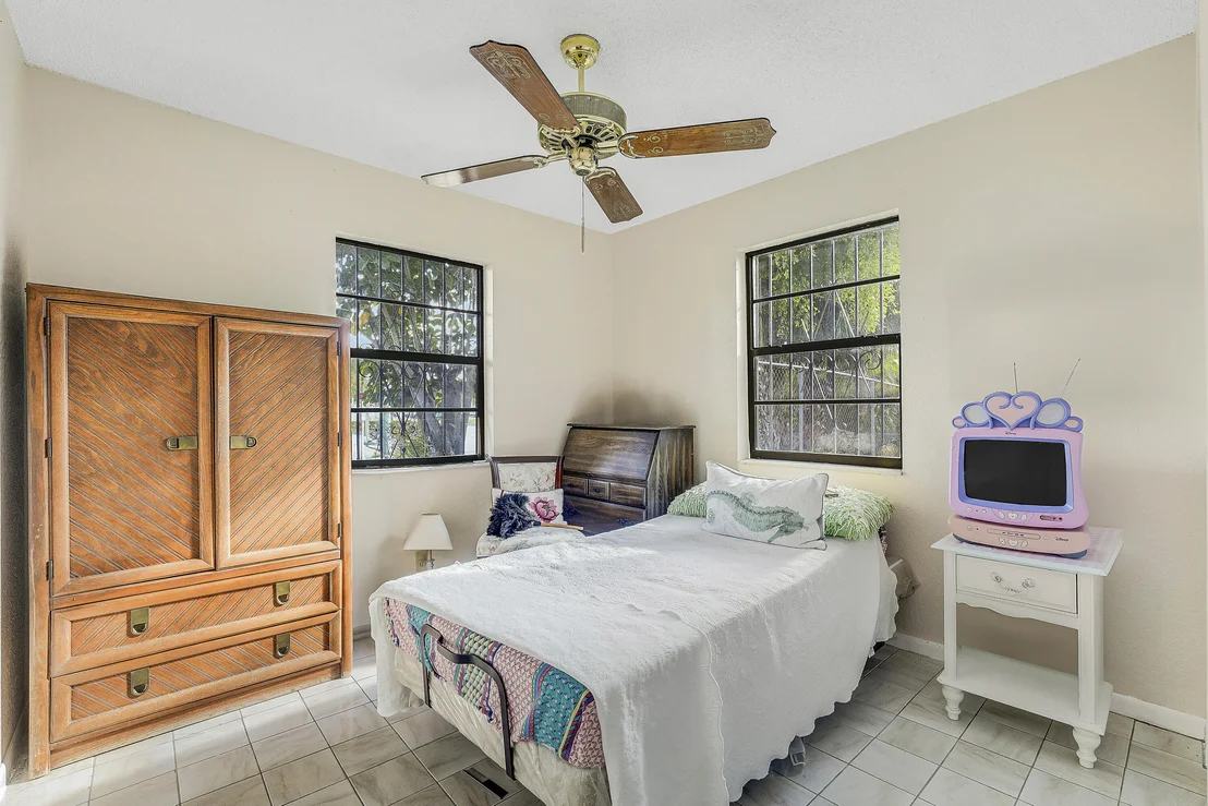 Photo of 2822 Summit Boulevard