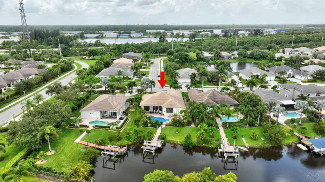 Photo of 699 SW River Bend Circle