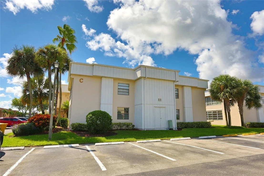 Photo of Unit 140 at 140 Capri C