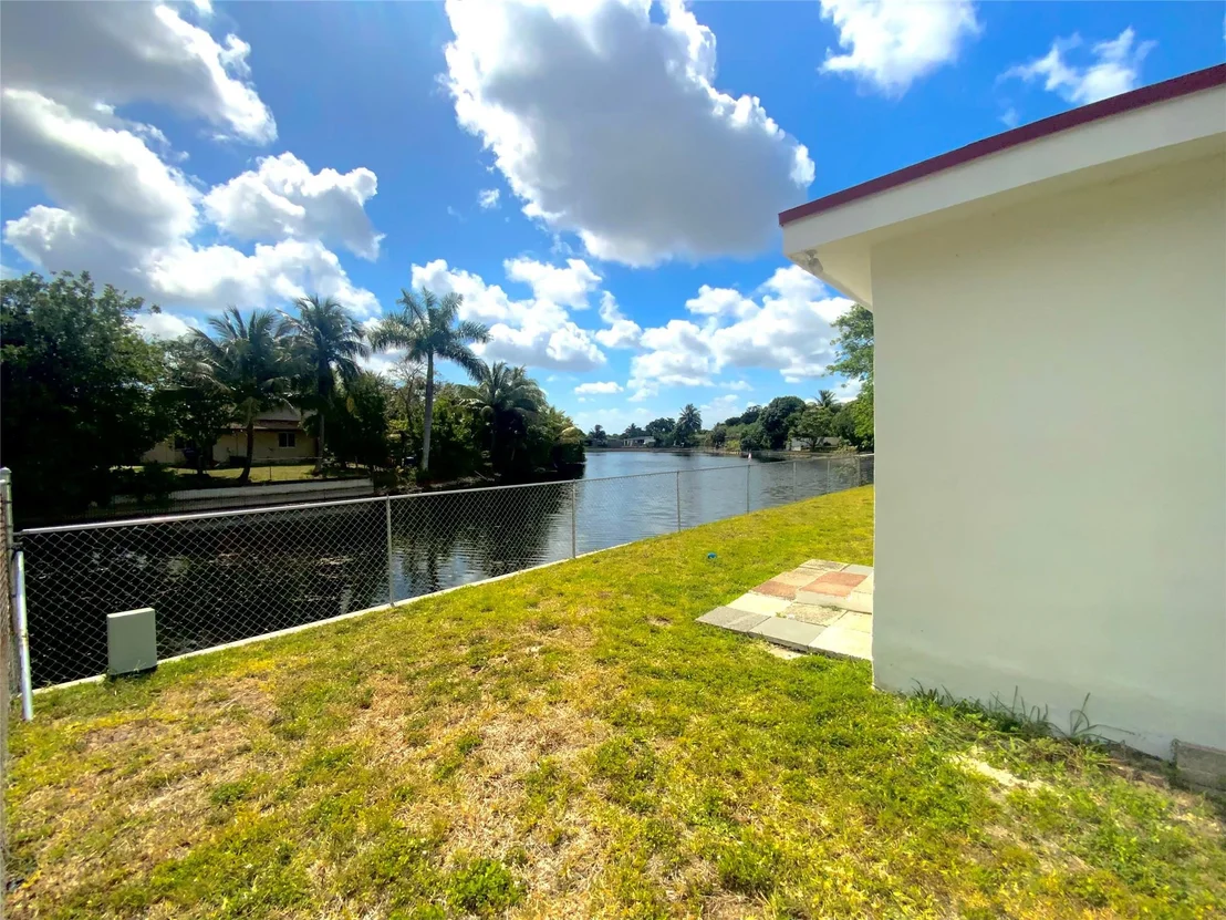 Photo of 1104 Pinehurst