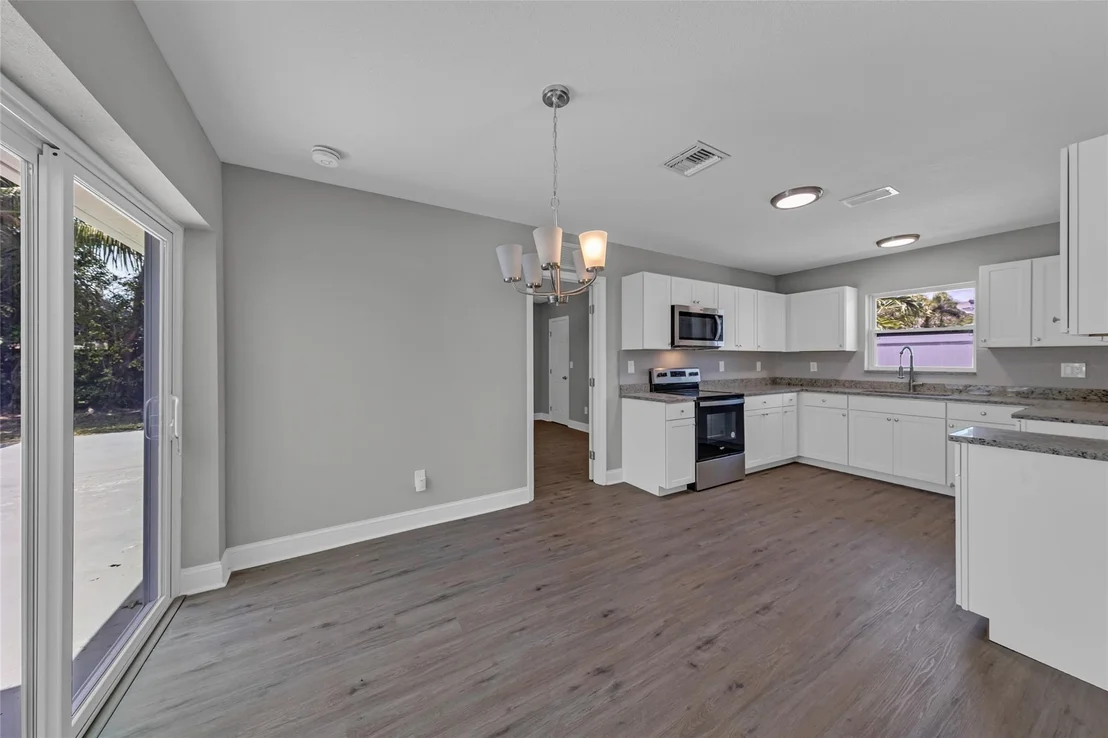 Photo of 421 SE 5th Avenue