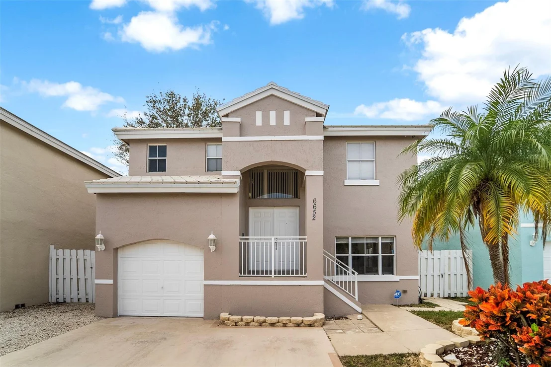 Photo of 6652 Bayfront Drive