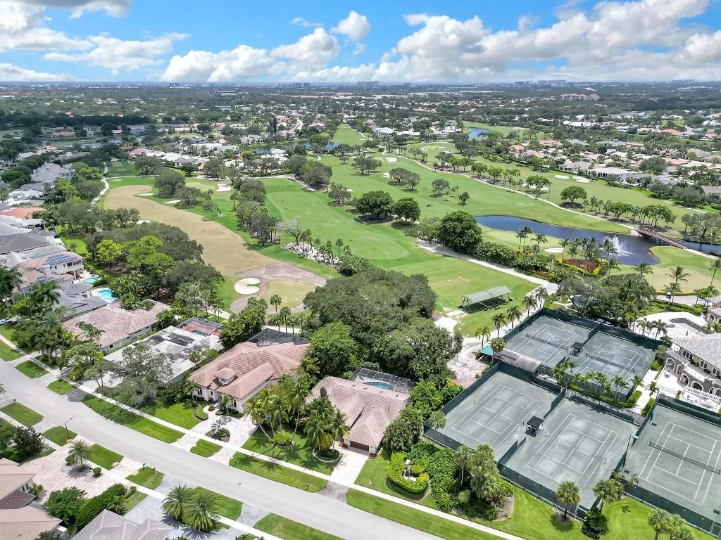 Photo of 4590 Live Oak Boulevard