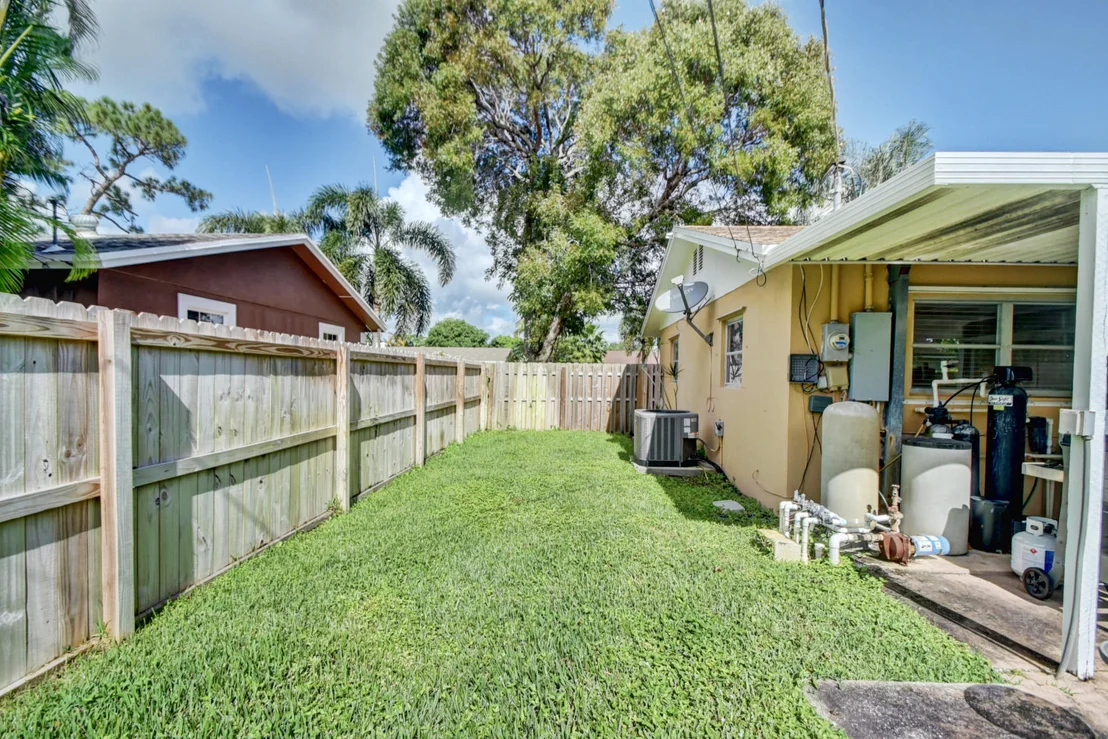 Photo of 3546 Oberon Avenue