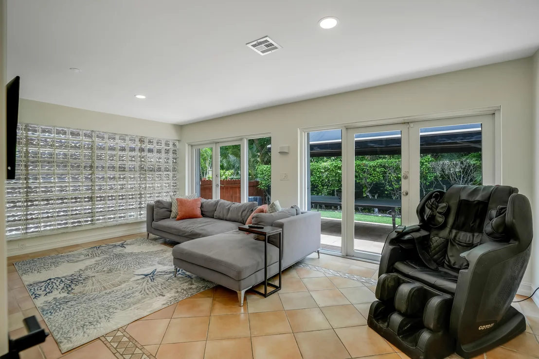 Photo of 2400 N Riverside Drive