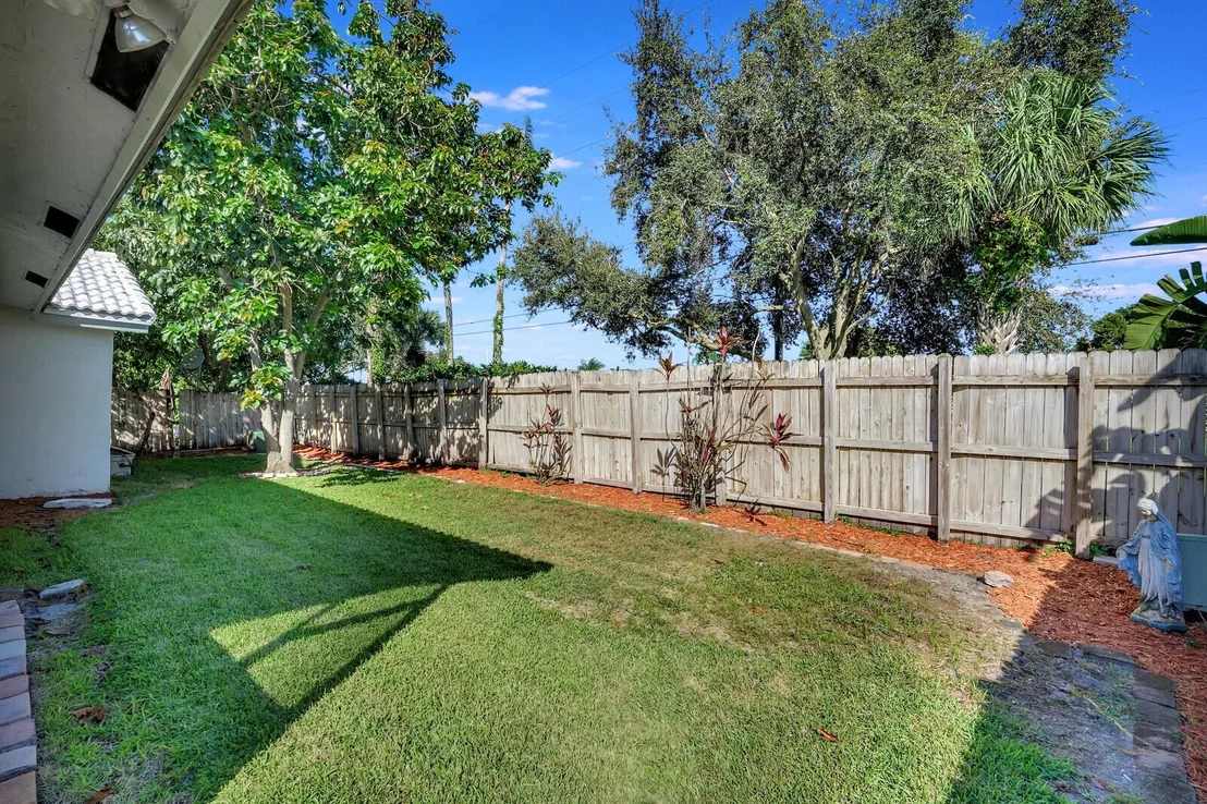 Photo of 5041 Rosen Boulevard