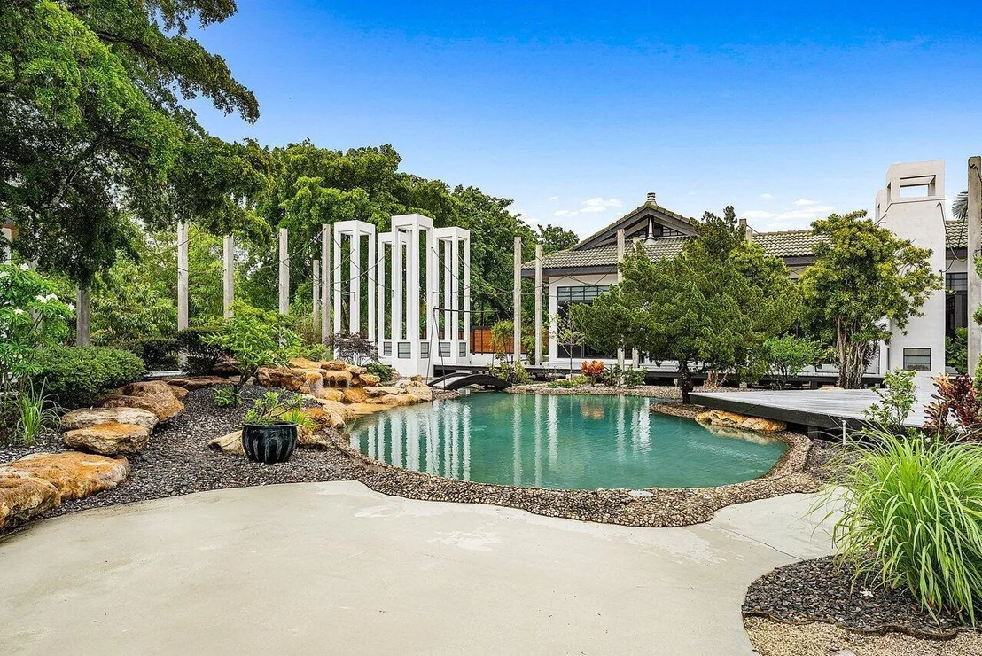 Photo of 8549 SURREY Lane