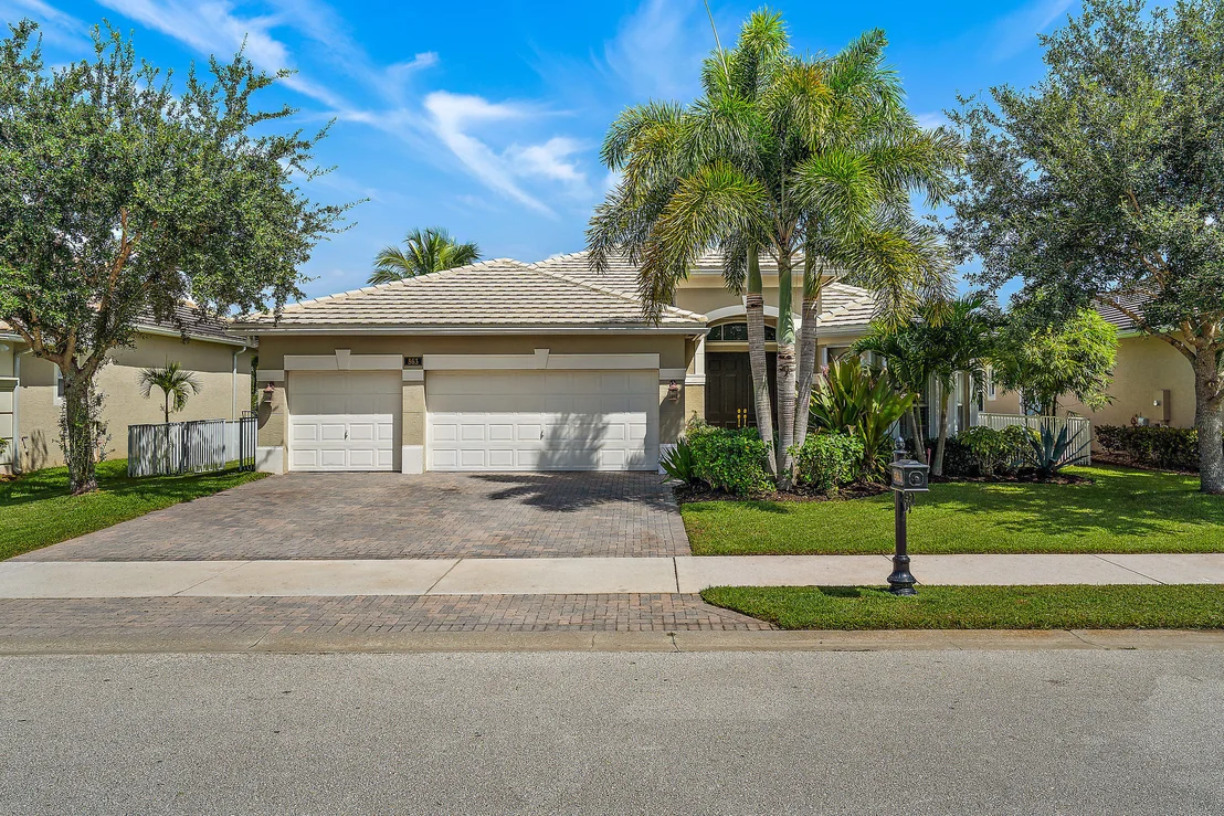 Photo of 563 SW Lost River Road