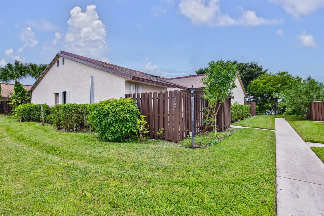 Photo of Unit B at 3402 WATERVIEW Circle