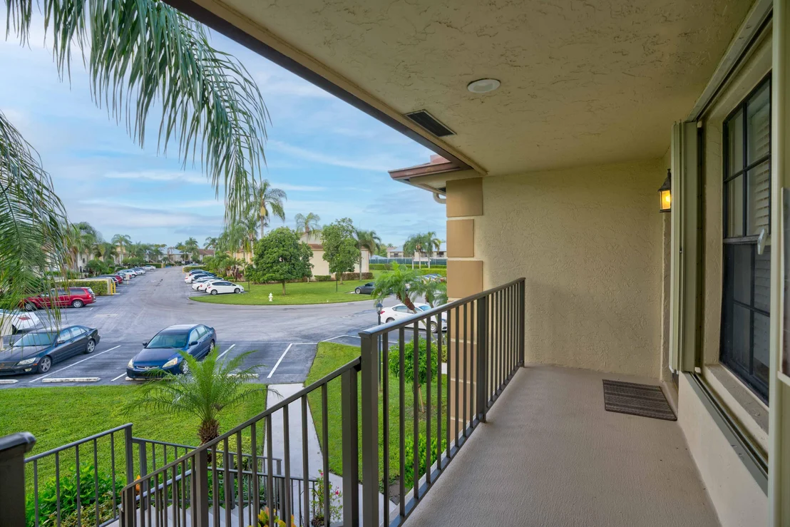 Photo of Unit E at 702 Pinecrest Circle
