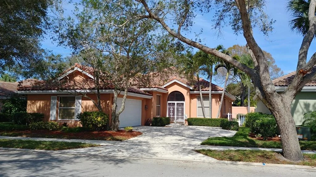 Photo of 104 S Hampton Drive
