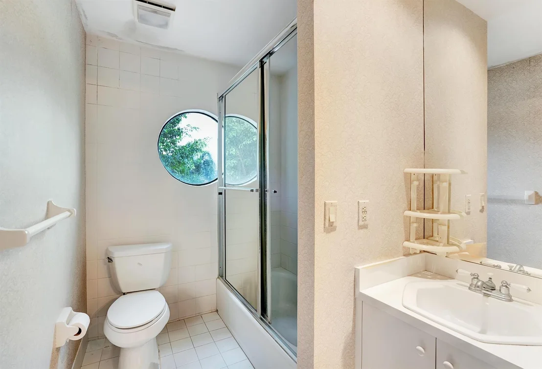 Photo of 3899 Live Oak Boulevard