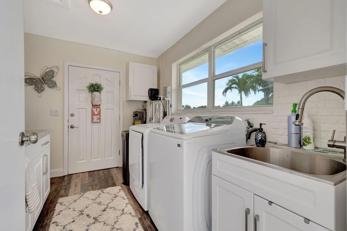 Photo of 302 Venice Drive