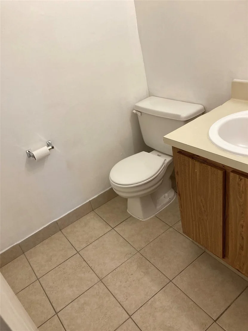 Photo of Unit 514B at 2401 Riverside Drive