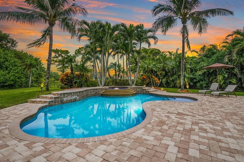 Photo of 352 Kingfisher Drive