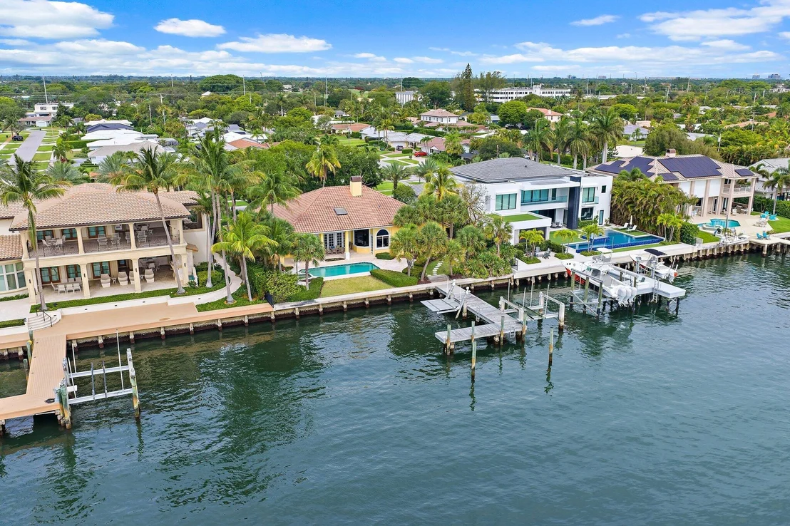 Photo of 806 Lakeside Drive