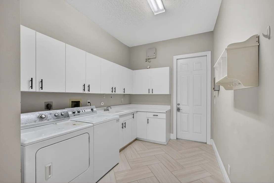 Photo of 111 N River Drive W