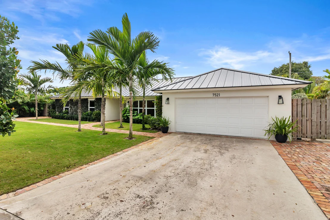 Photo of 7521 Edgewater Circle