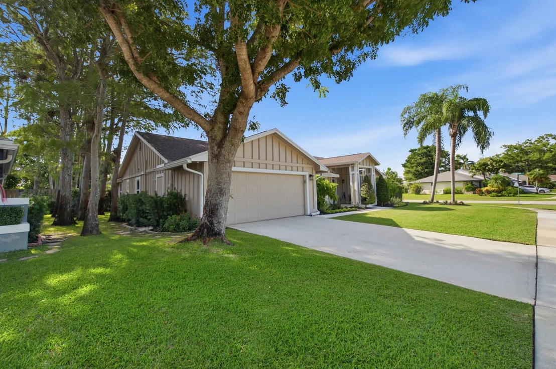 Photo of 805 Daffodil Drive