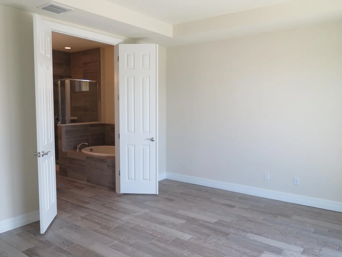 Photo of 1072 Community Drive