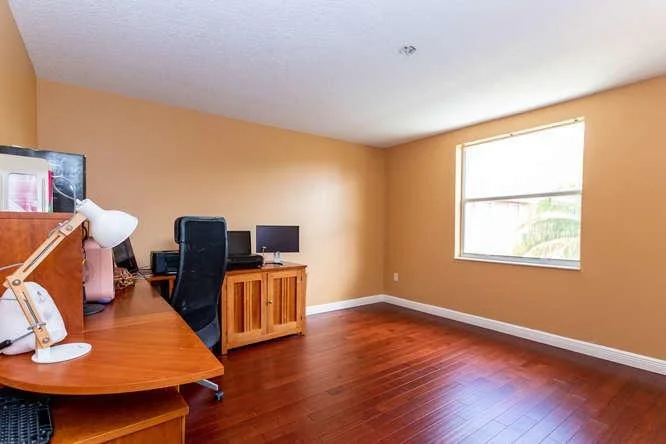 Photo of 2352 Thomson Way