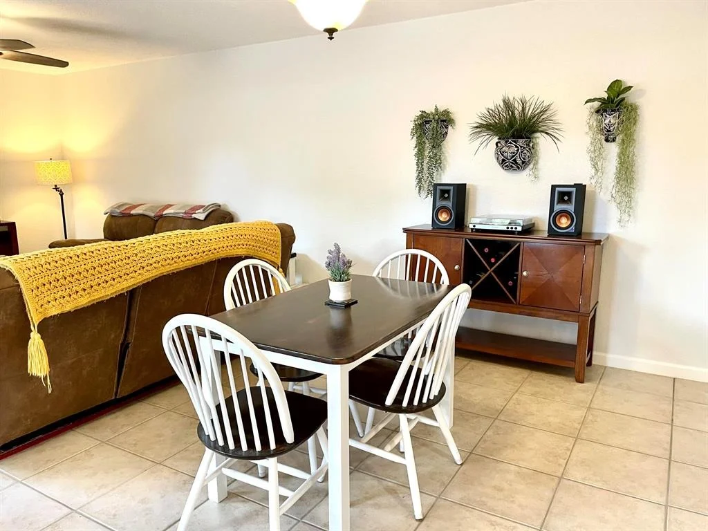 Photo of Unit B at 8171 Thames B Boulevard
