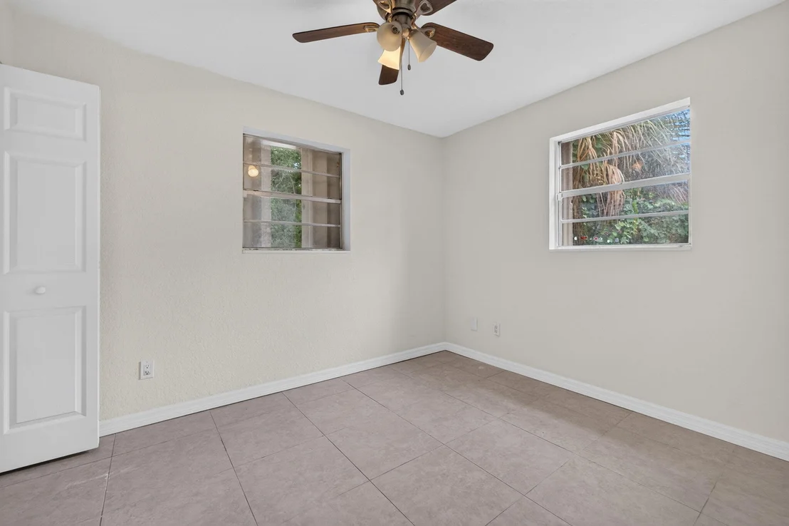 Photo of 913 SE 10th Street