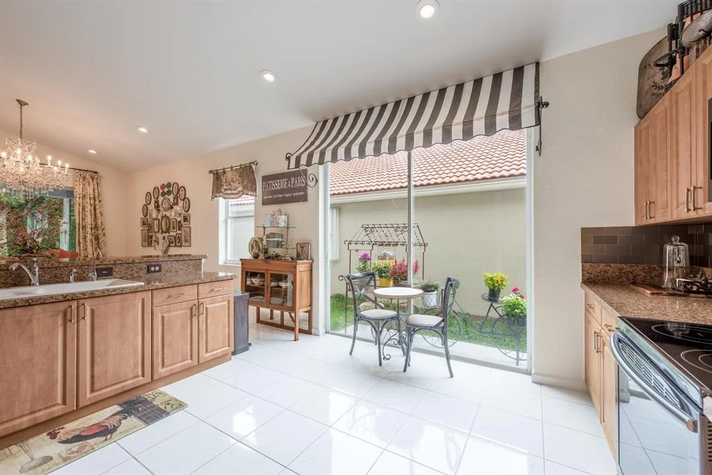 Photo of 7542 Charing Cross Lane