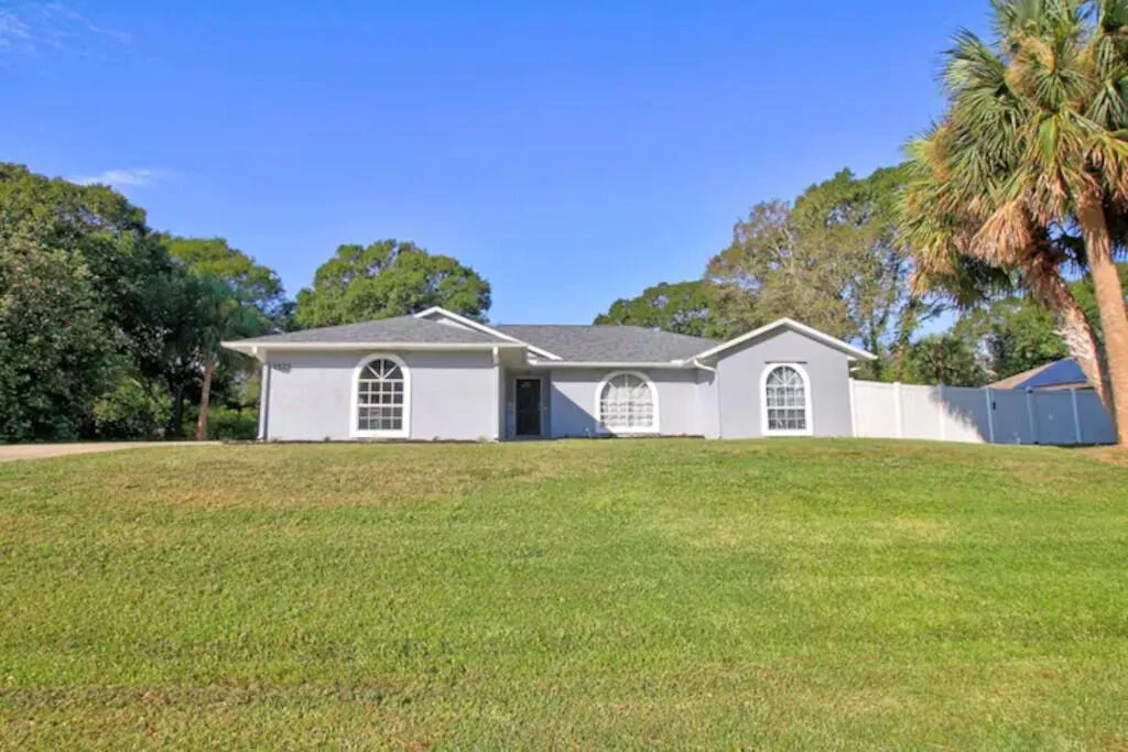 Photo of 1525 Esterbrook Lane