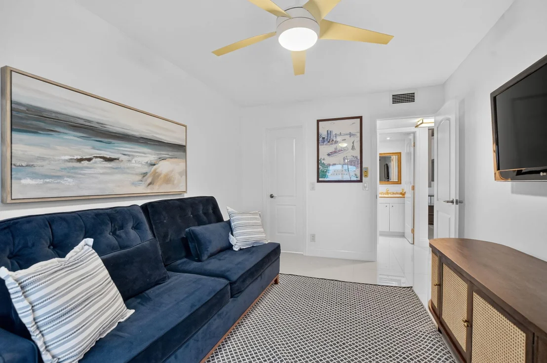Photo of 1061 EXETER D