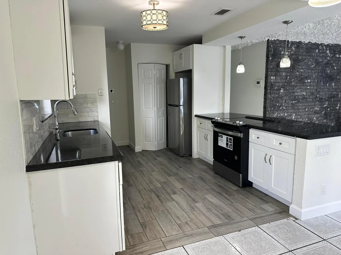 Photo of 2811 NW 8th Street