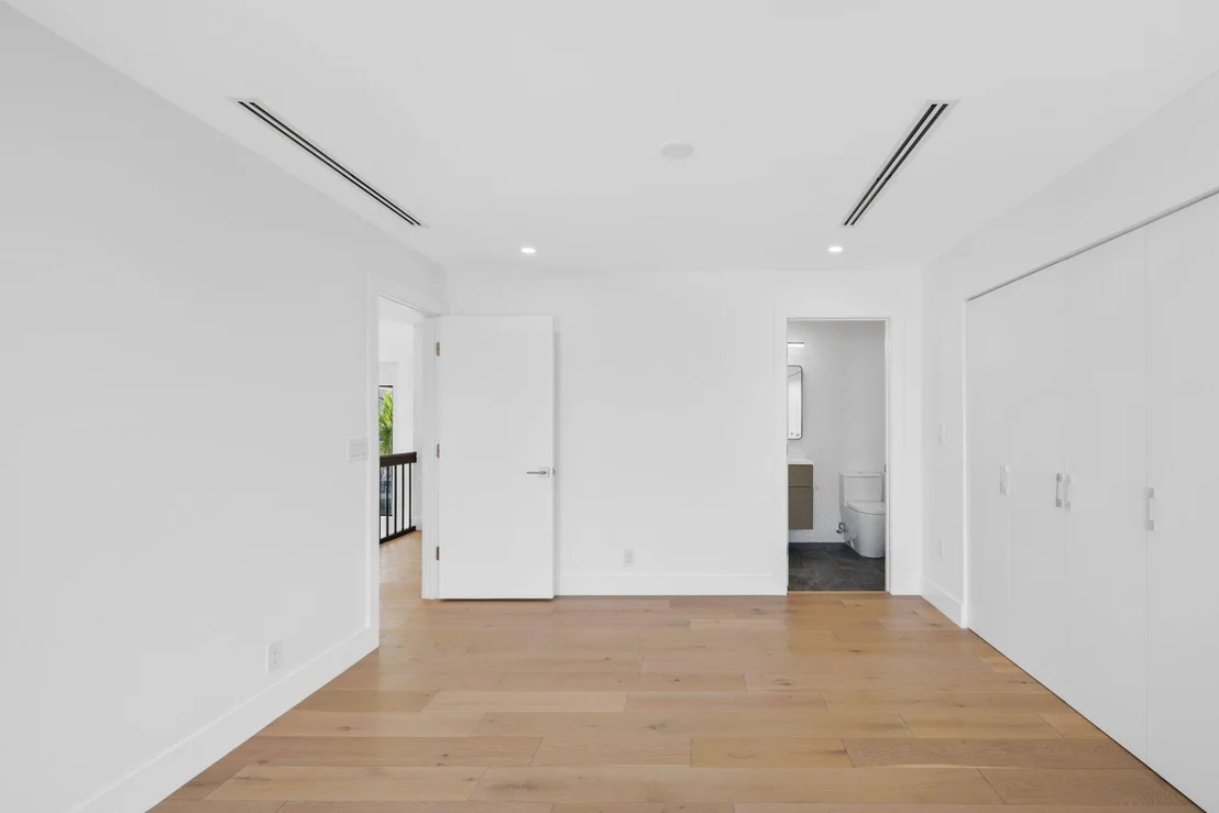 Photo of 680 NE 29th Place