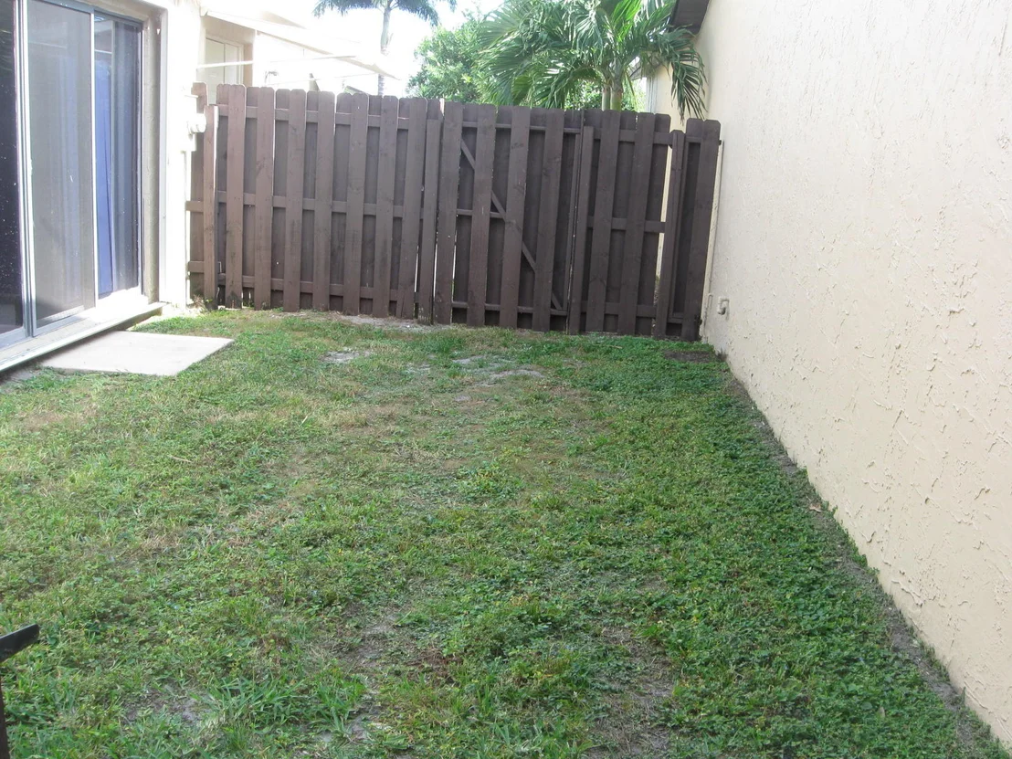 Photo of 5550 Mirror Lakes Boulevard