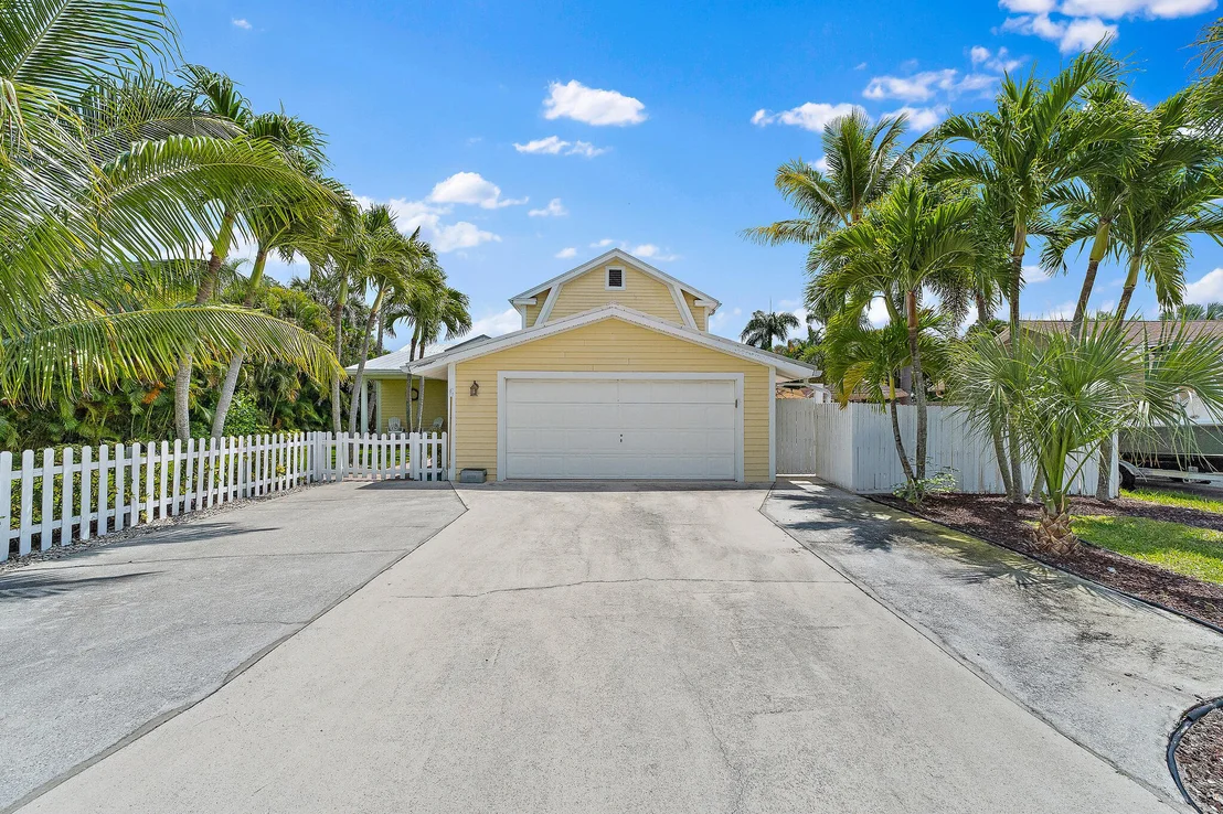 Photo of 715 Warren Drive