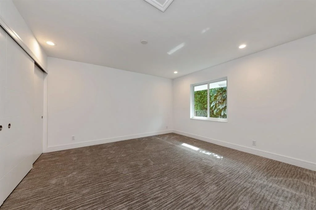 Photo of 3936 Live Oak Boulevard N