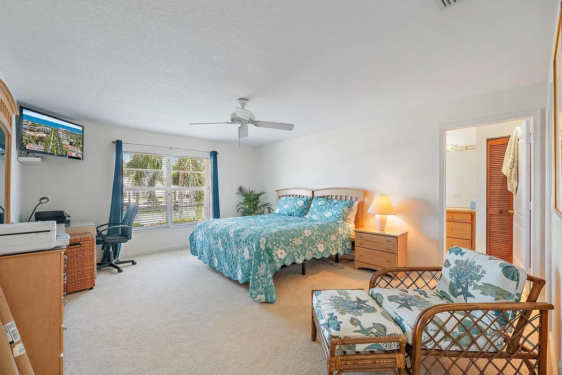 Photo of 925 Dolphin Drive