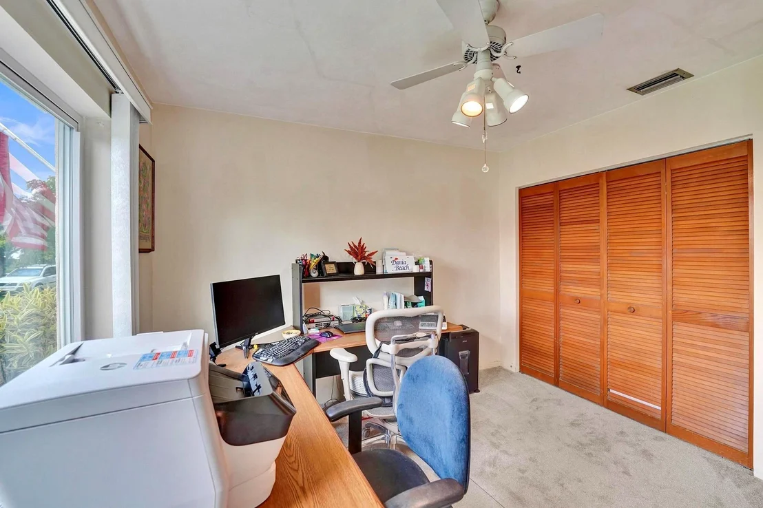 Photo of 211 SE 2nd Terrace
