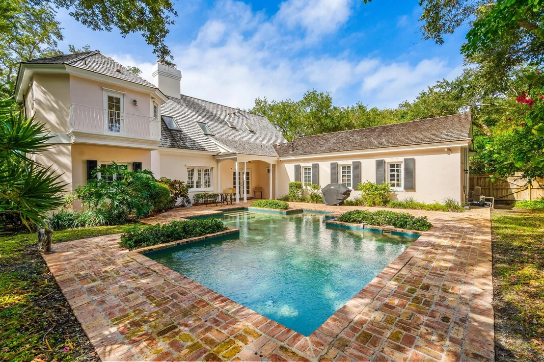 Photo of 1086 Winding River Road
