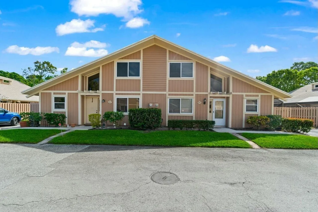 Photo of 262 Maplecrest Circle