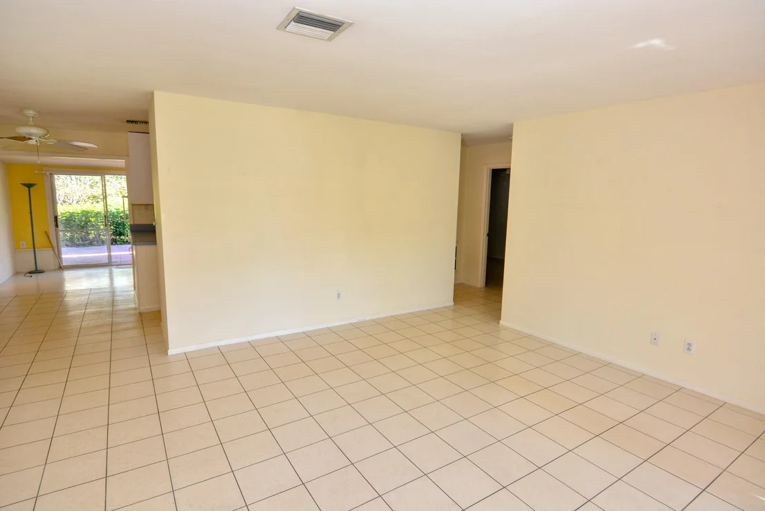 Photo of 2359 NW Sunset Boulevard