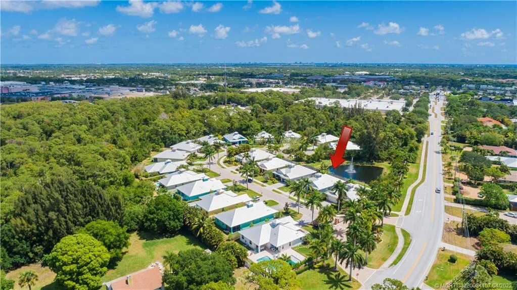 Photo of 2431 NW Hummingbird Circle