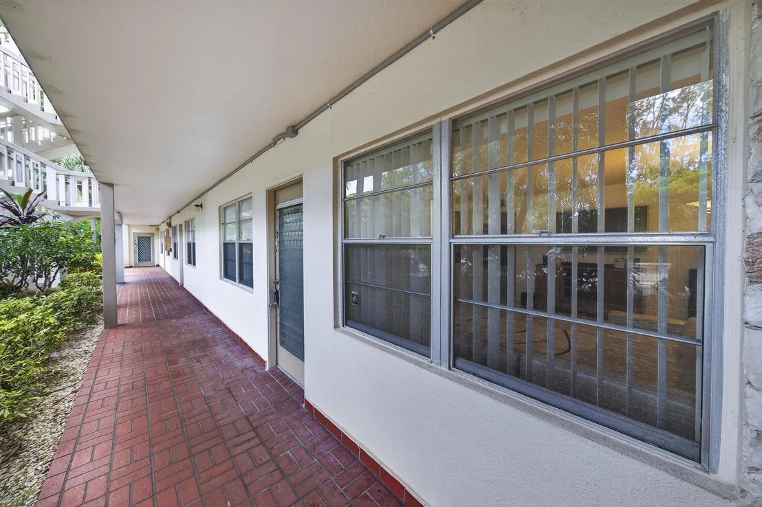 Photo of Unit D1 at 1904 BERMUDA Circle
