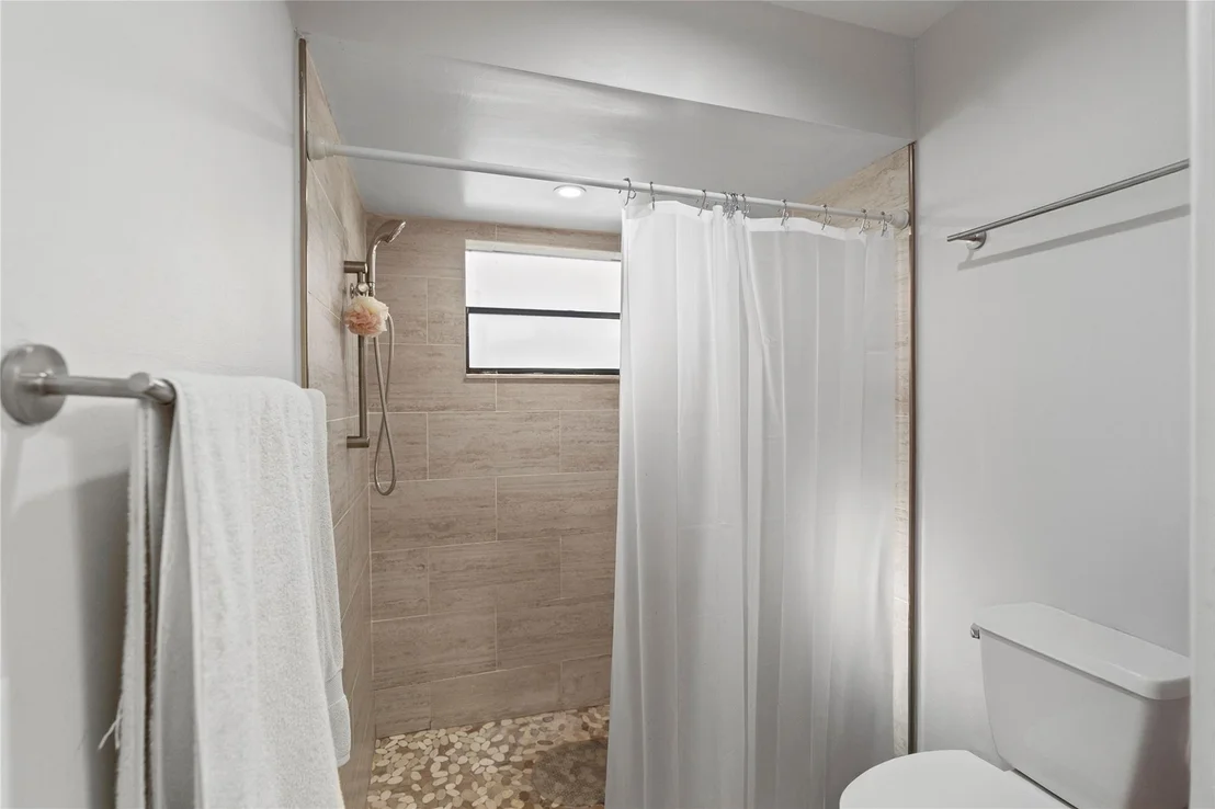 Photo of 2177 Montpeliar