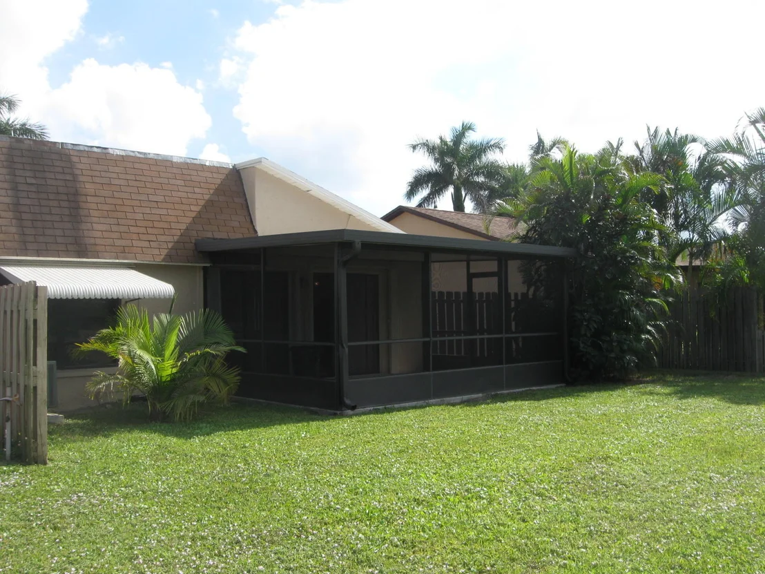 Photo of 5550 Mirror Lakes Boulevard