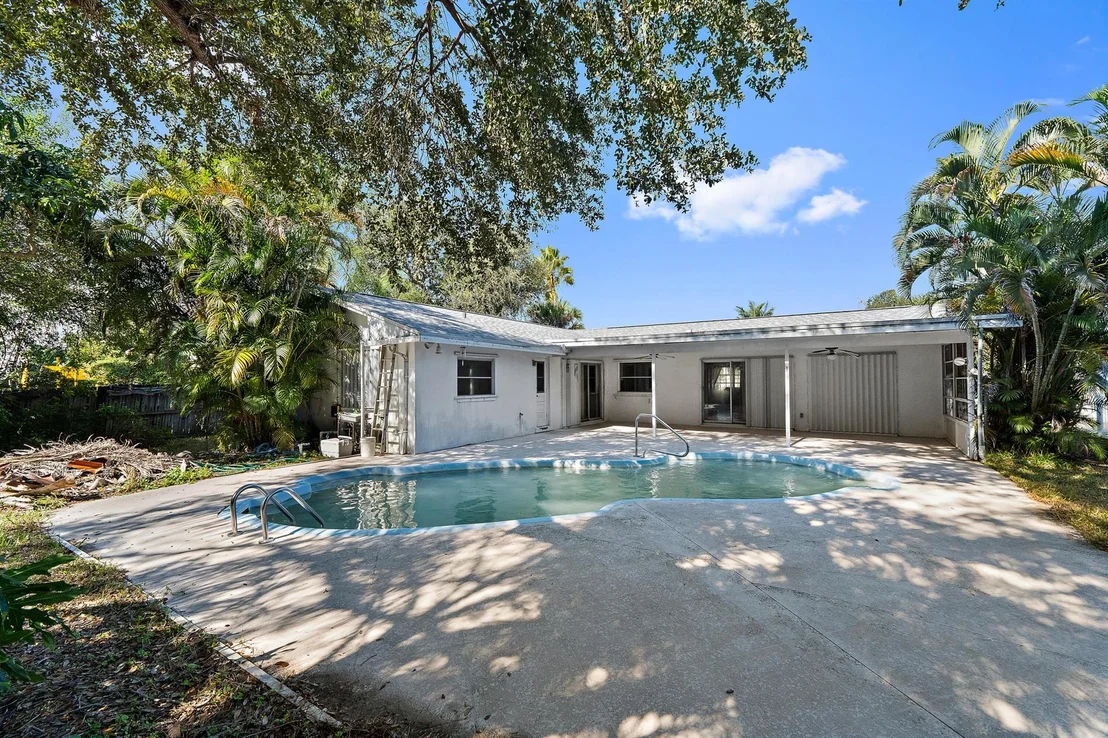Photo of 404 Highwood Circle