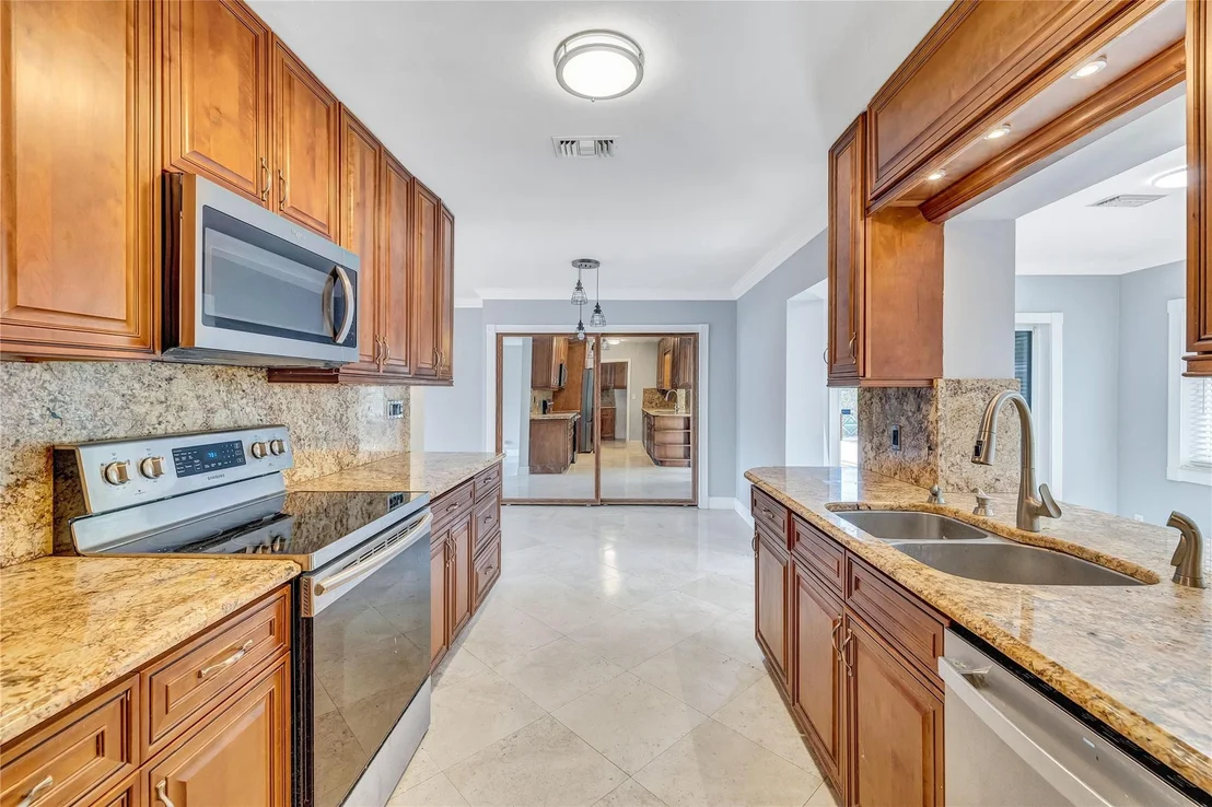 Photo of 2011 NE 34th Street