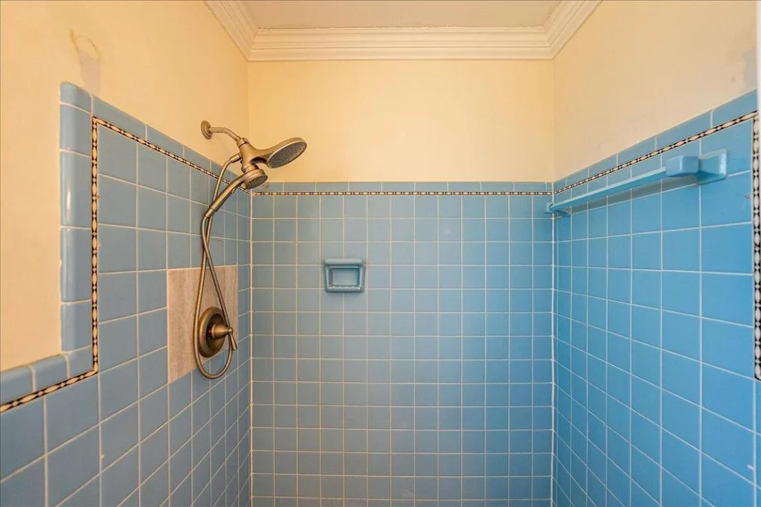 Photo of 804 SE Riverside Drive